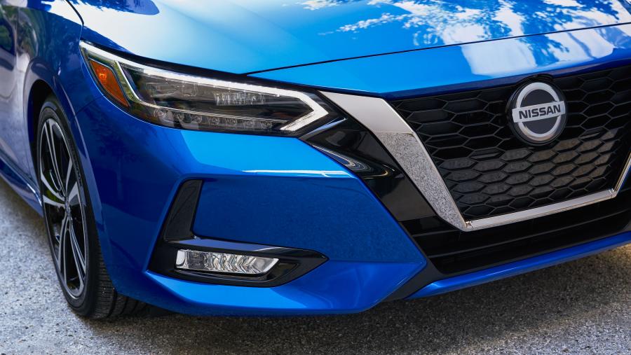 Детали экстерьера Nissan Sentra SR 2020 года  (NA) (фото 10 из 51)